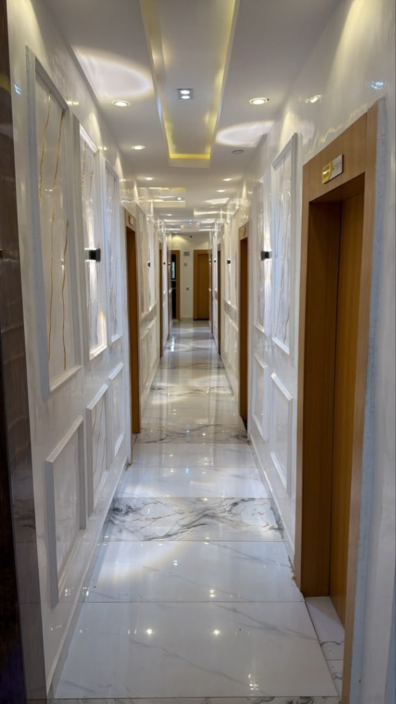 Hangova Hotel Grand Marble Hallway